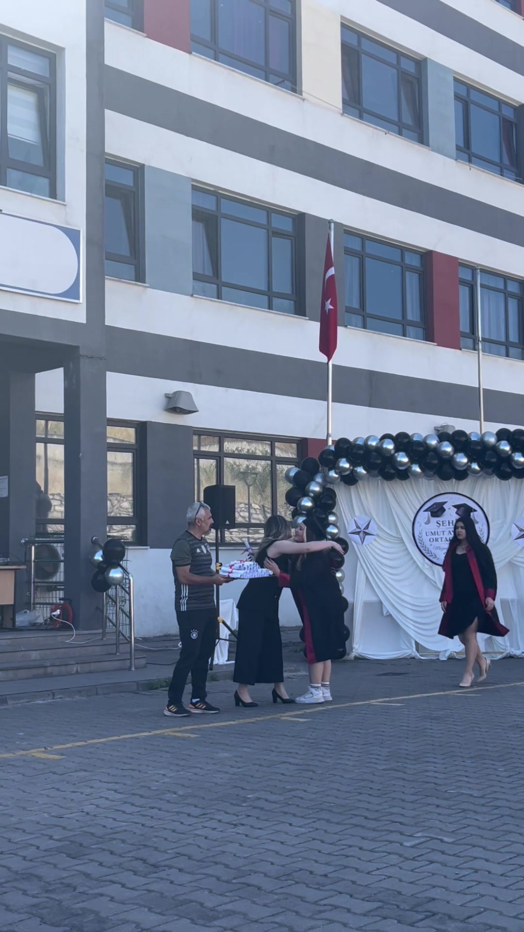 @Hacer T&uuml;men Karaoğlu