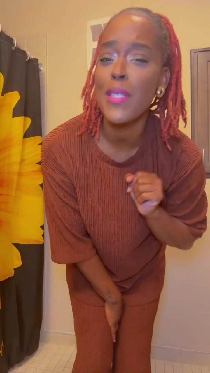 @deedivinegoddess