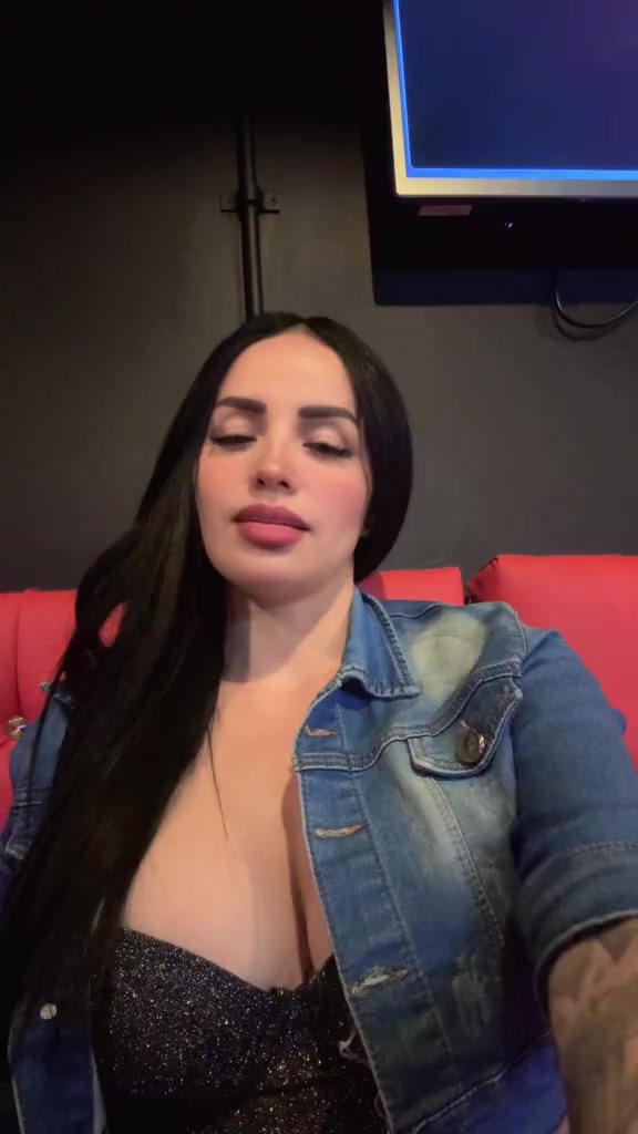 @Alexandra Santafe 👑te sigue