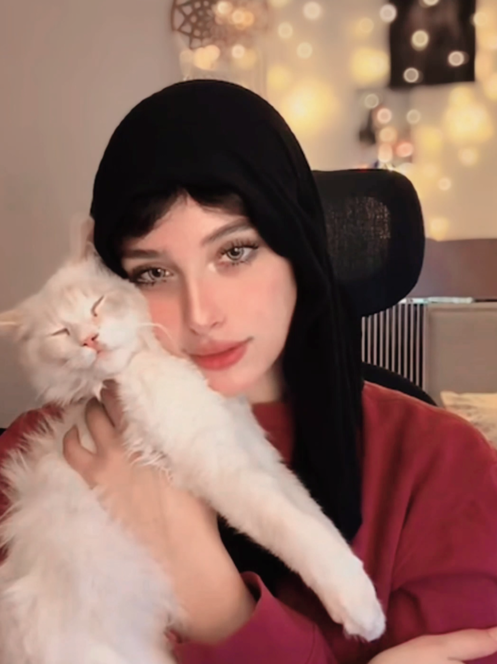 @elhums