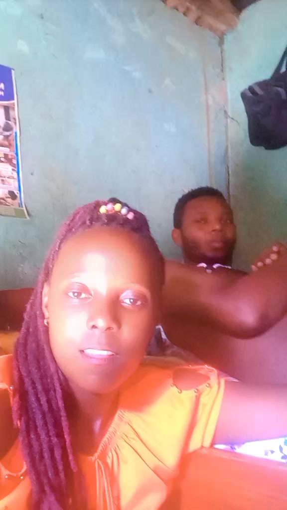 @Komungisha