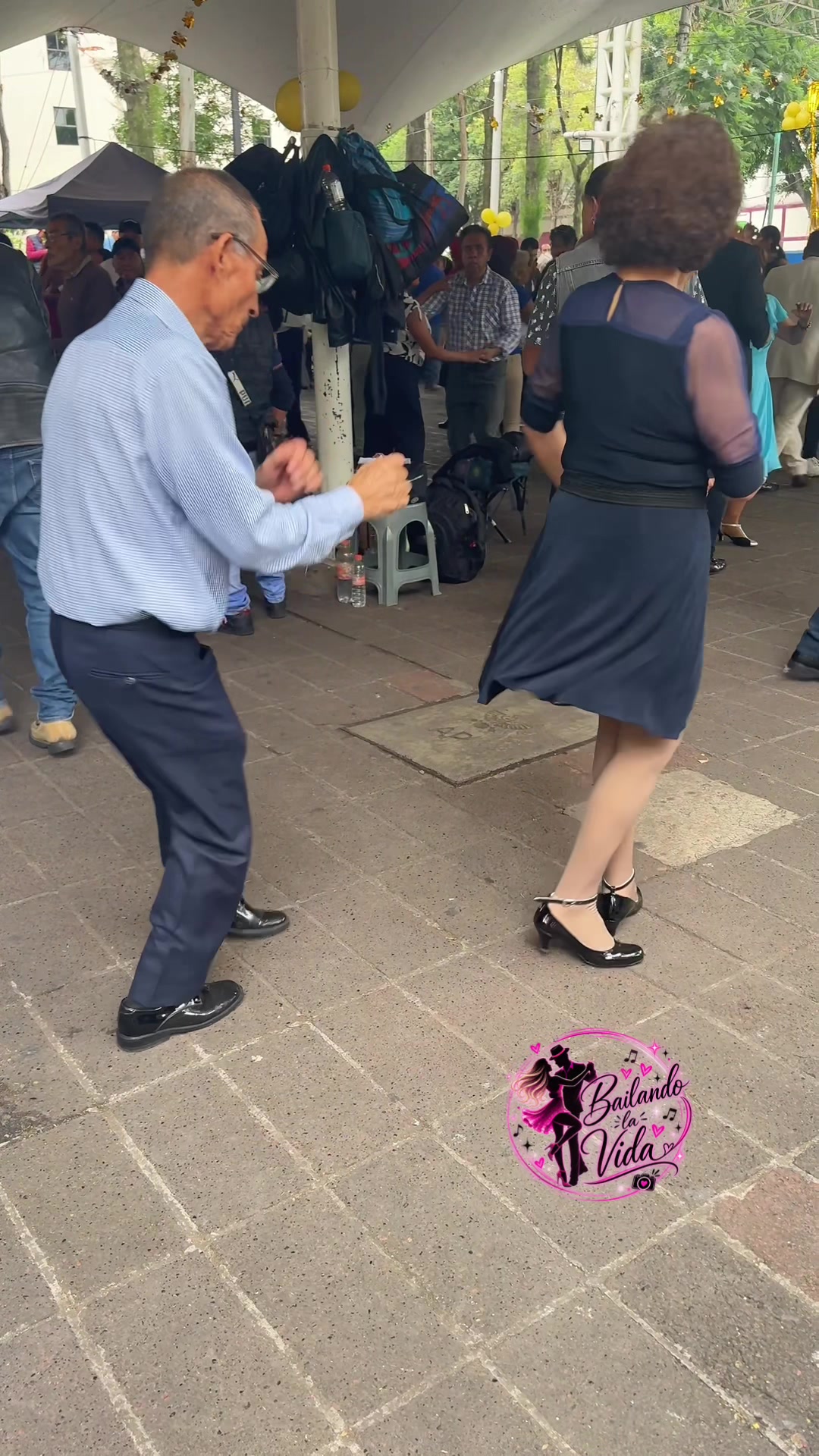 @Bailando la vida
