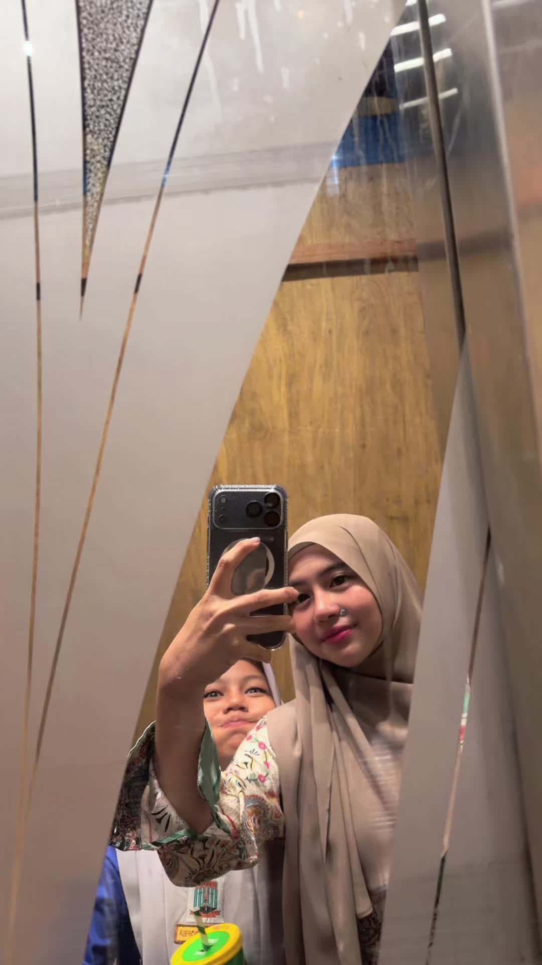 @It's Anis