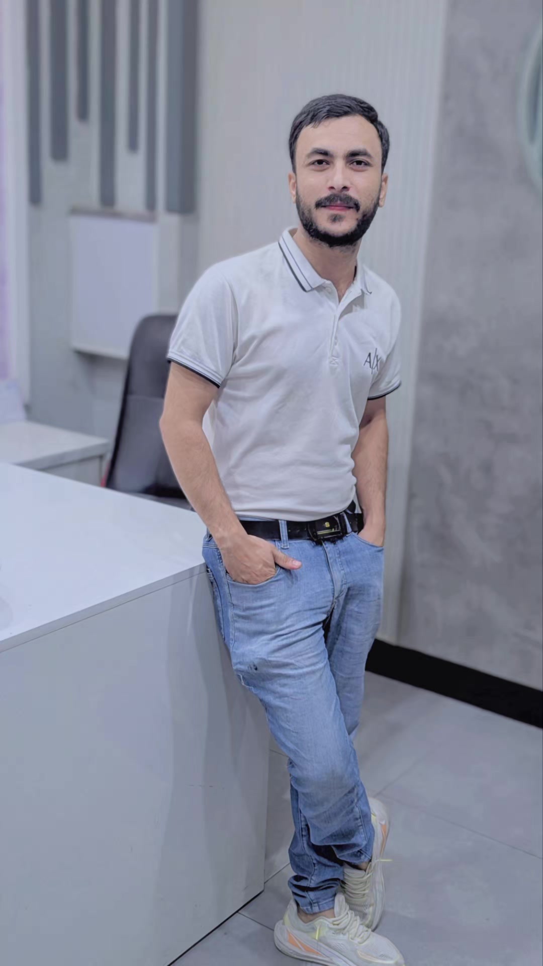@ع