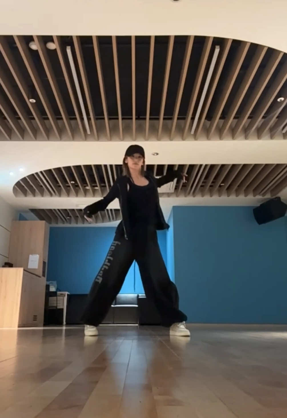 @laurieishere