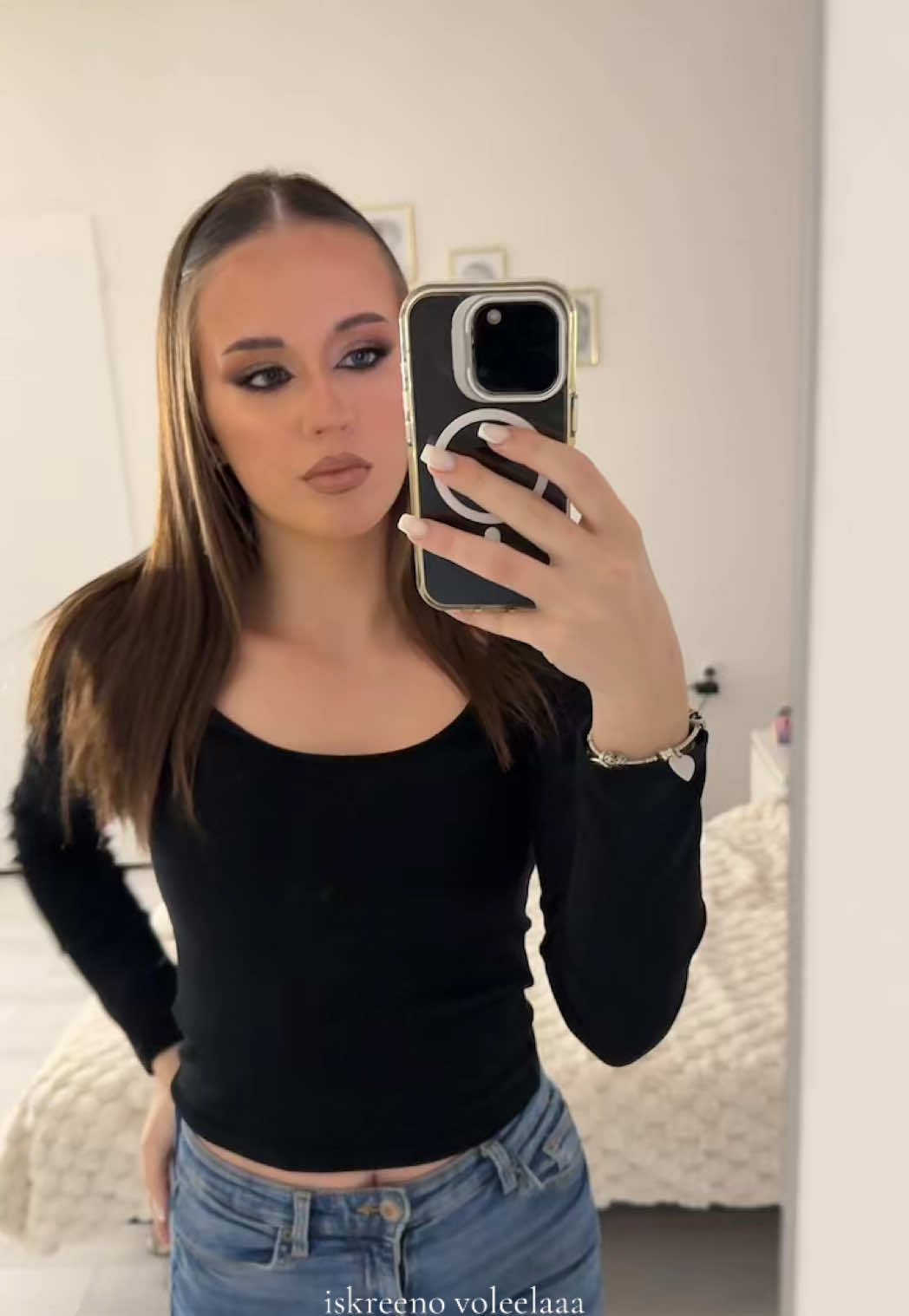 @𝒰