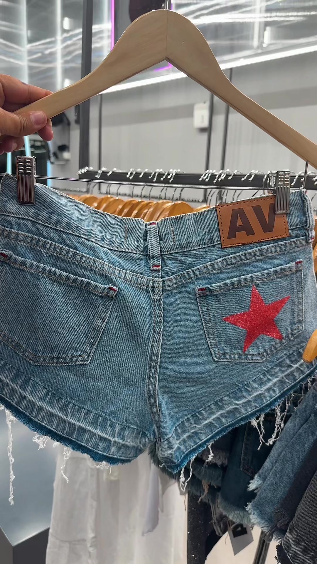 @AV