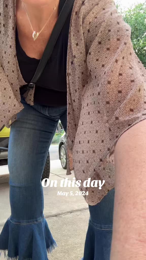 @HolliBari
