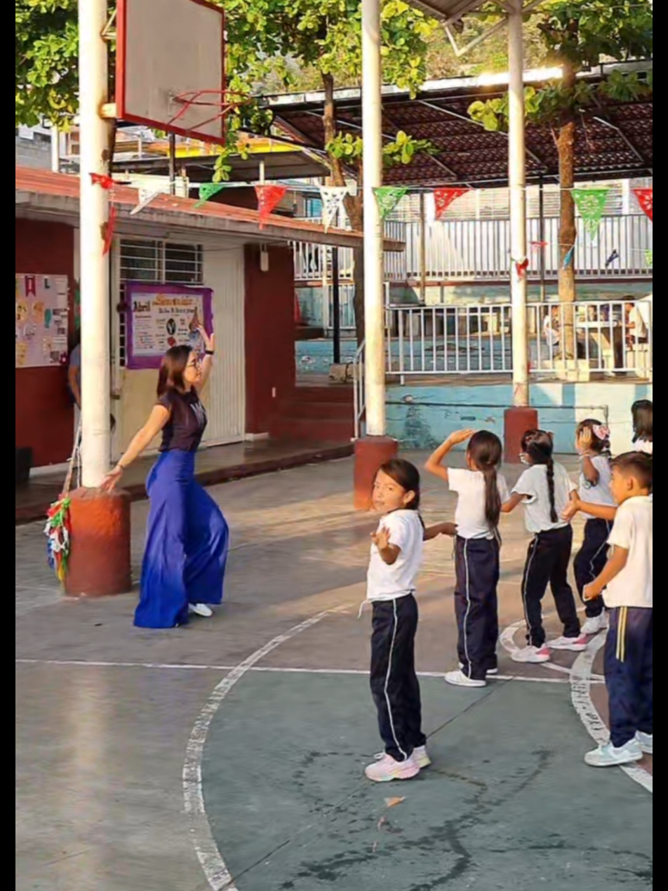 @Maestra Iomara 👩🏫