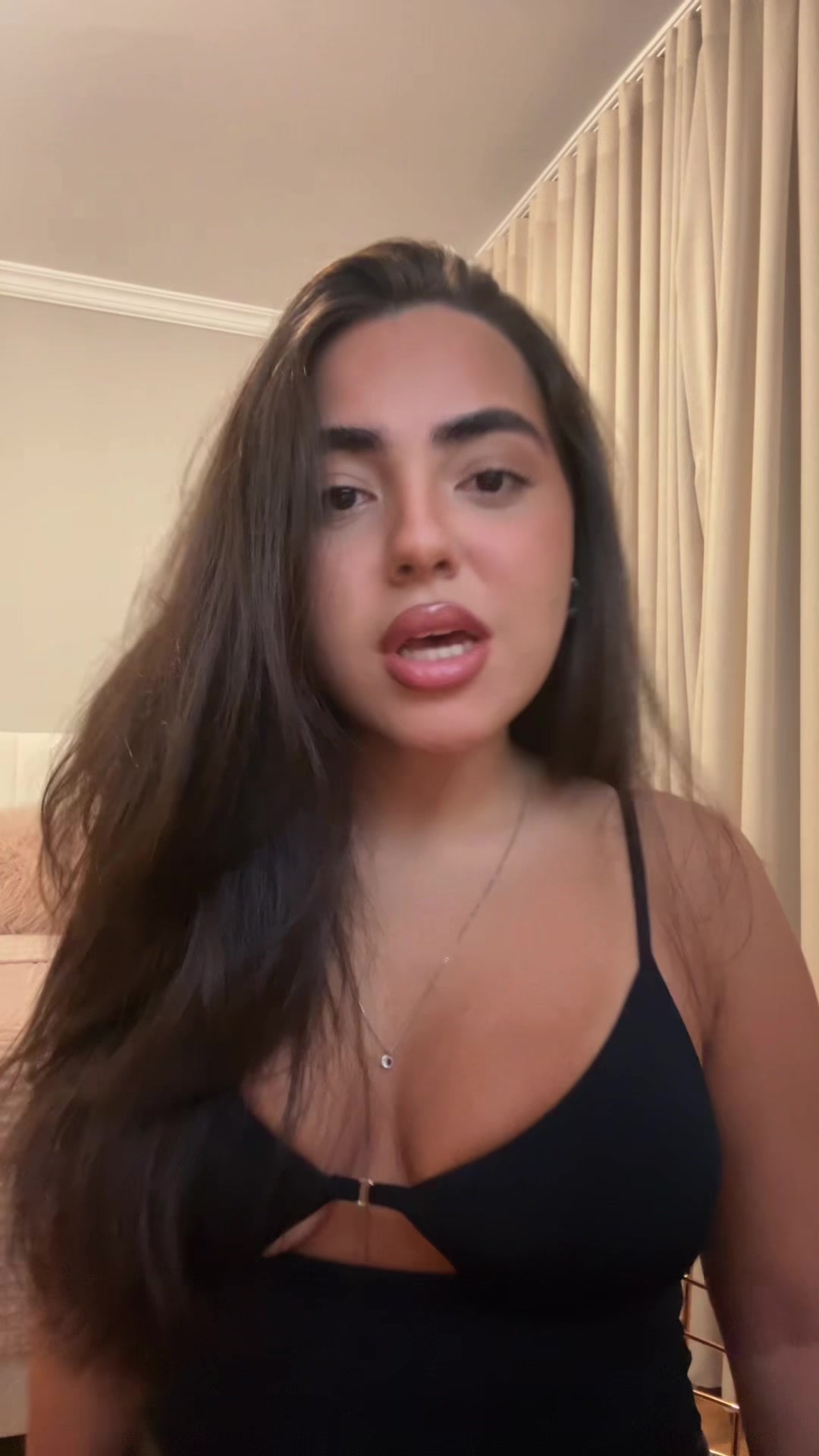 @lívia