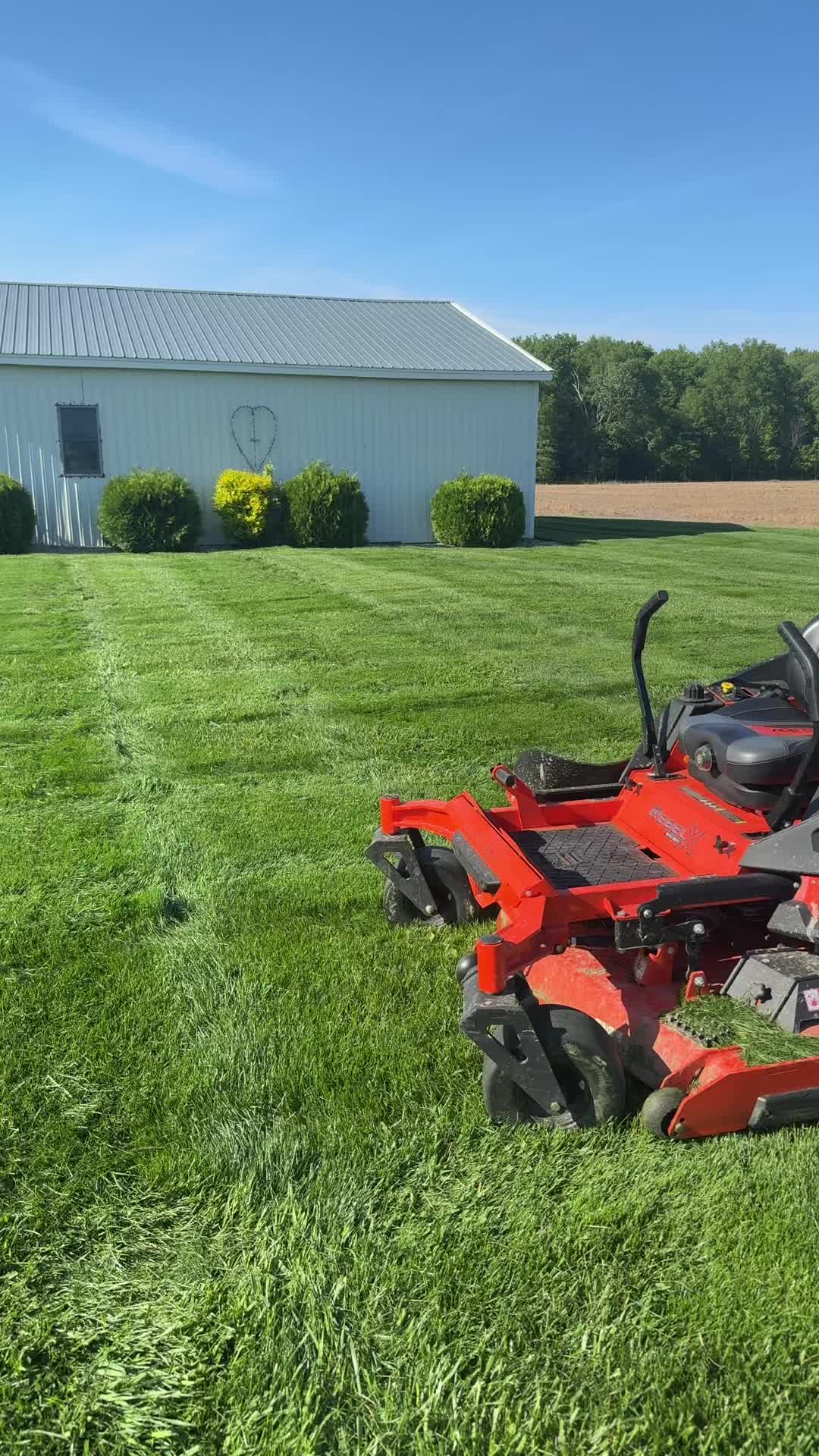 @LEGENDARY LAWNCARE