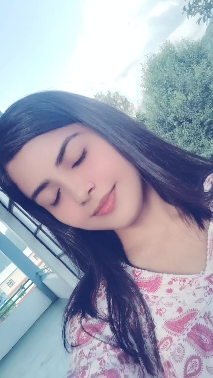 @Poonam Yadav😇