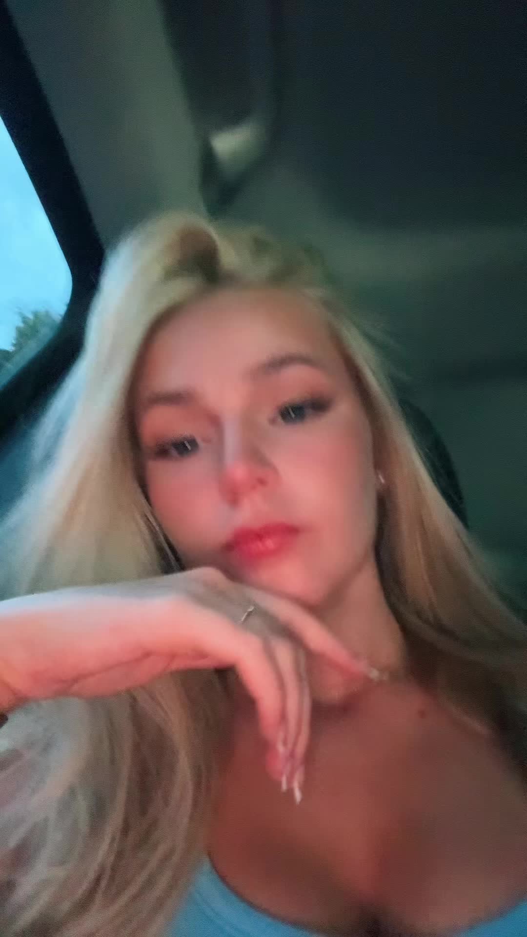 @Carlyshouldgoworldwide