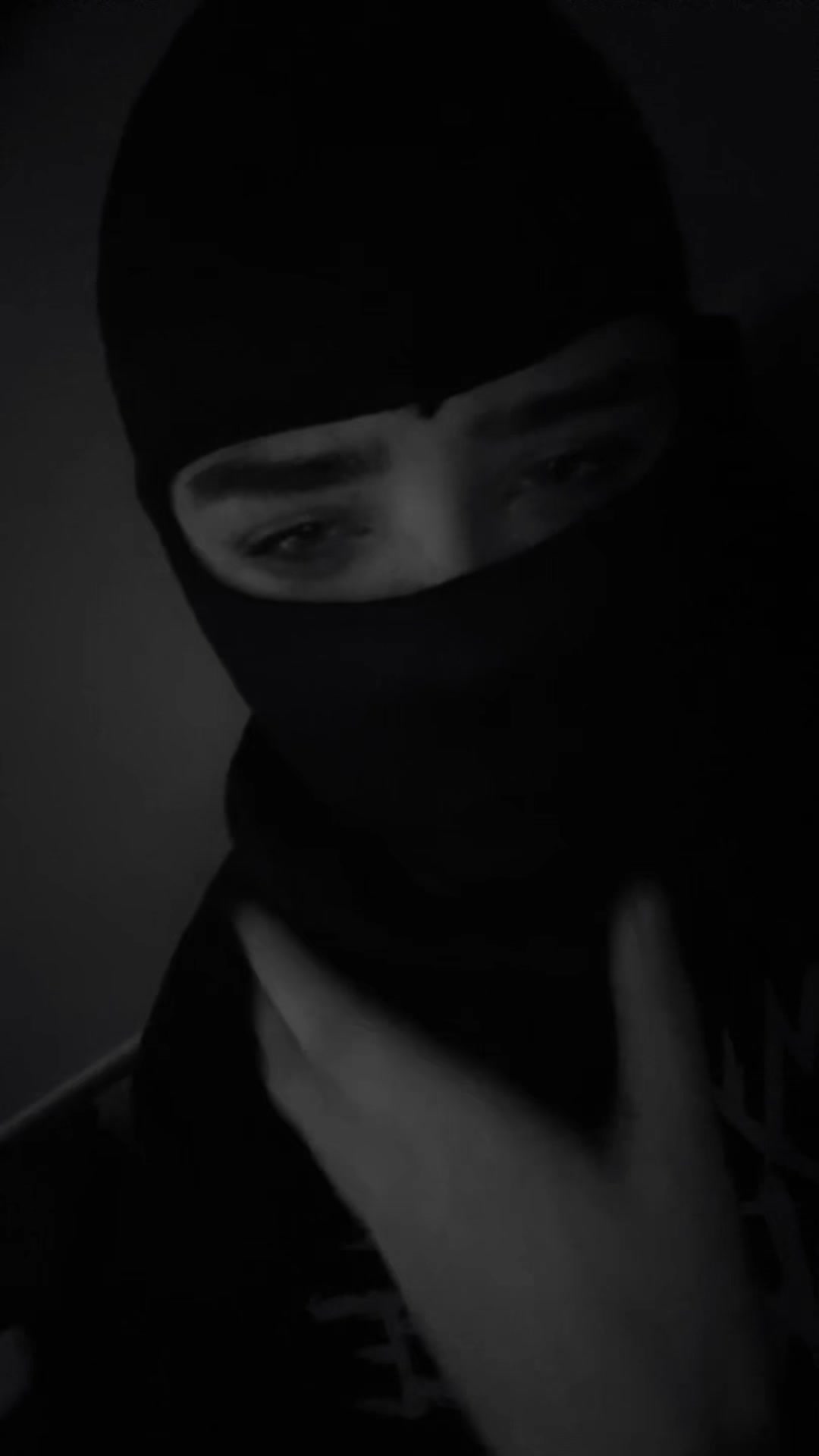 @🖤
