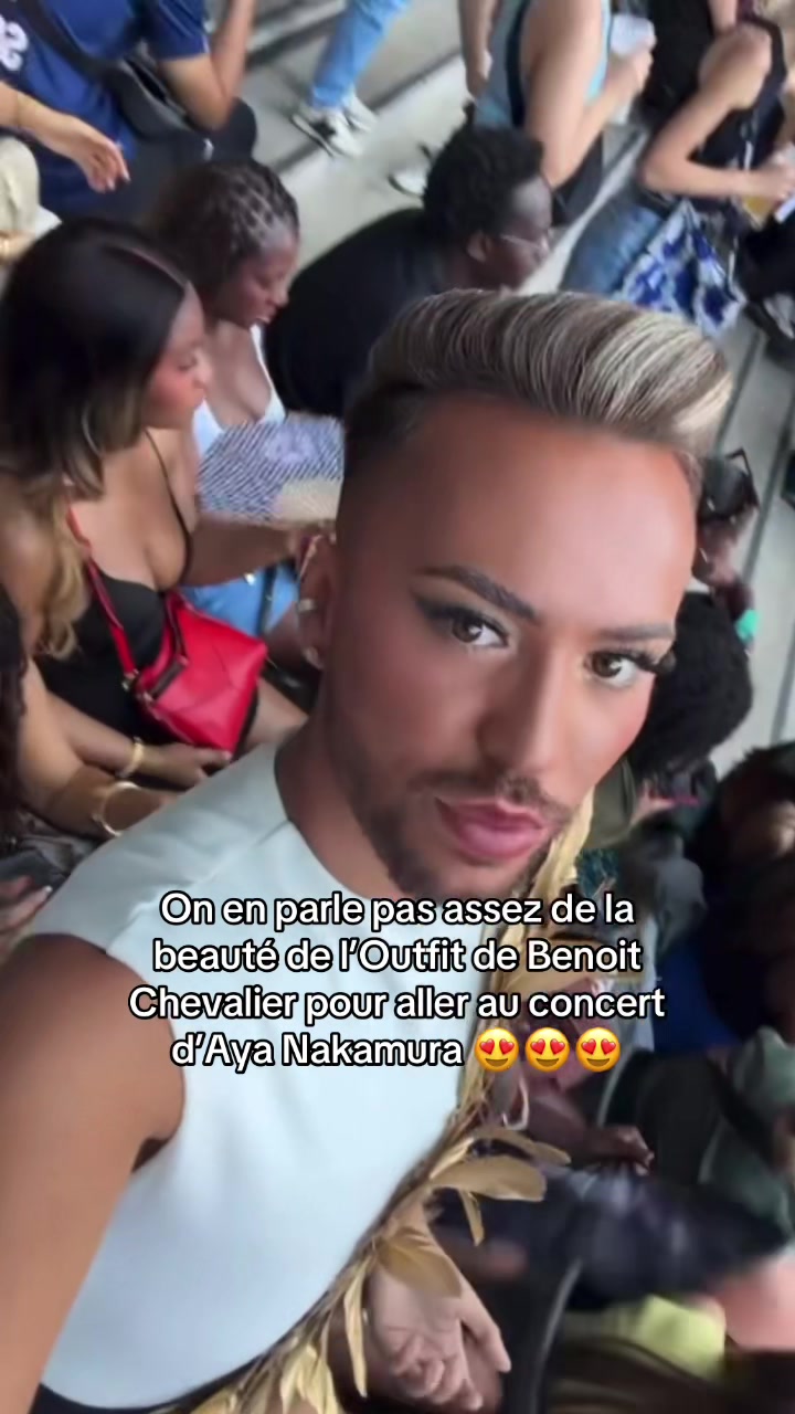 @fan_delaqueenhouse