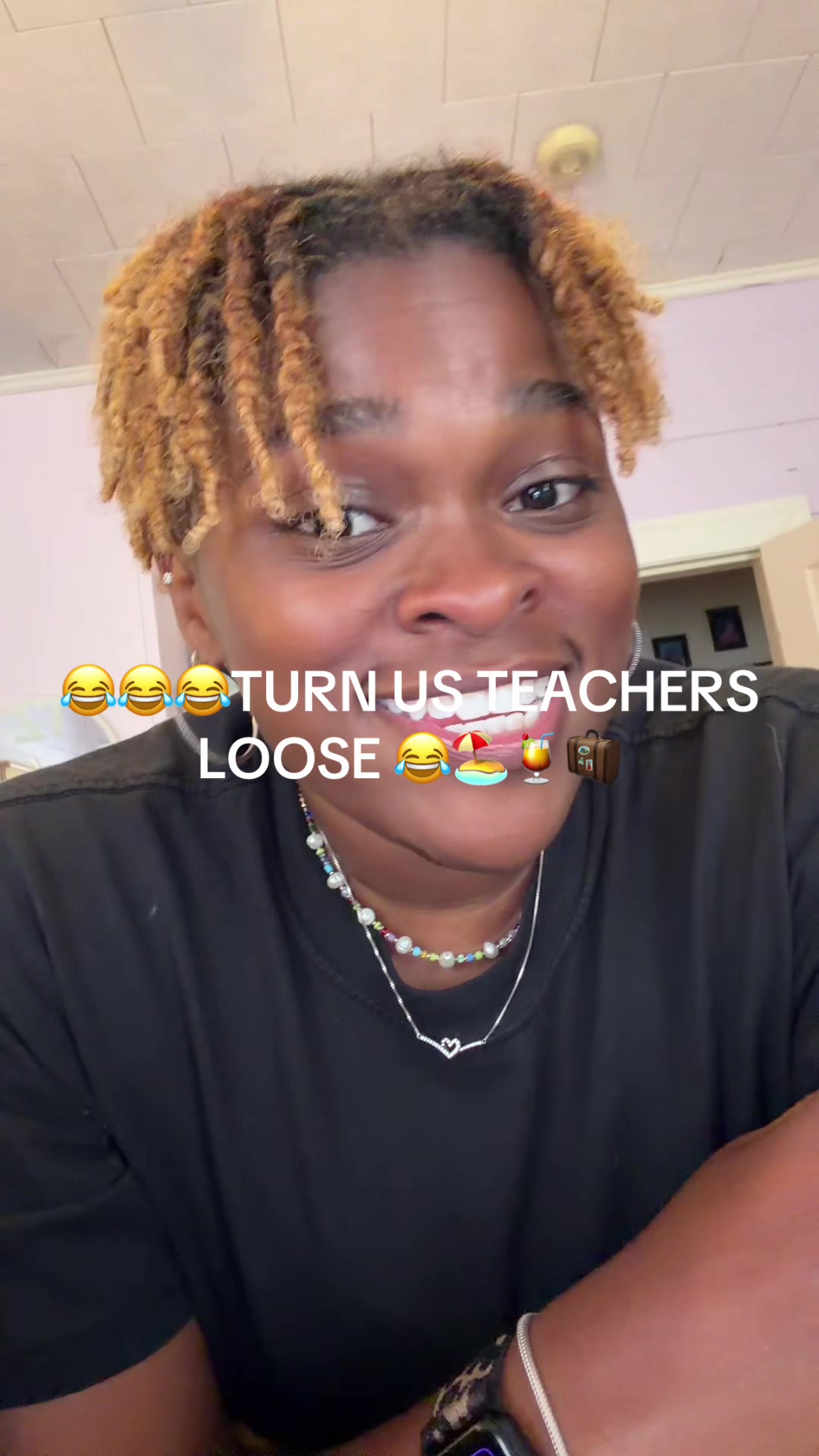 @Mrs. Hood&bull;TEACHER🍎