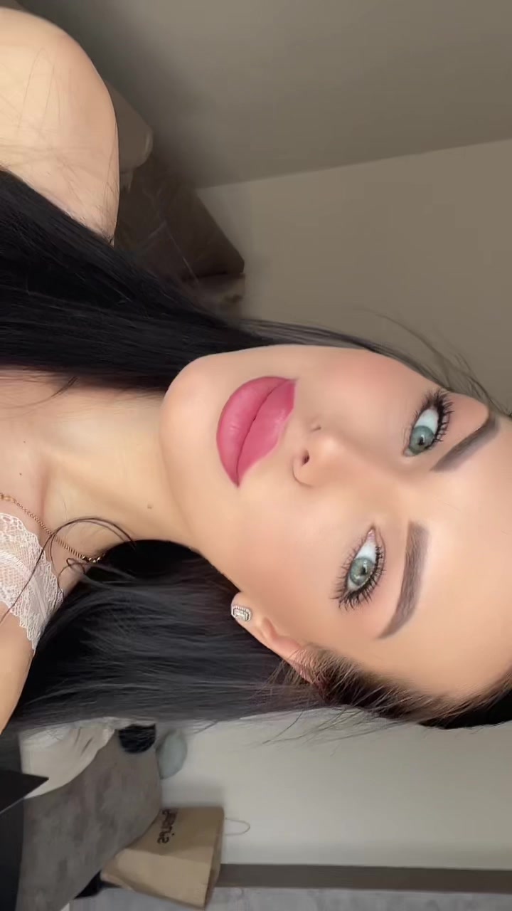 @adelyinna