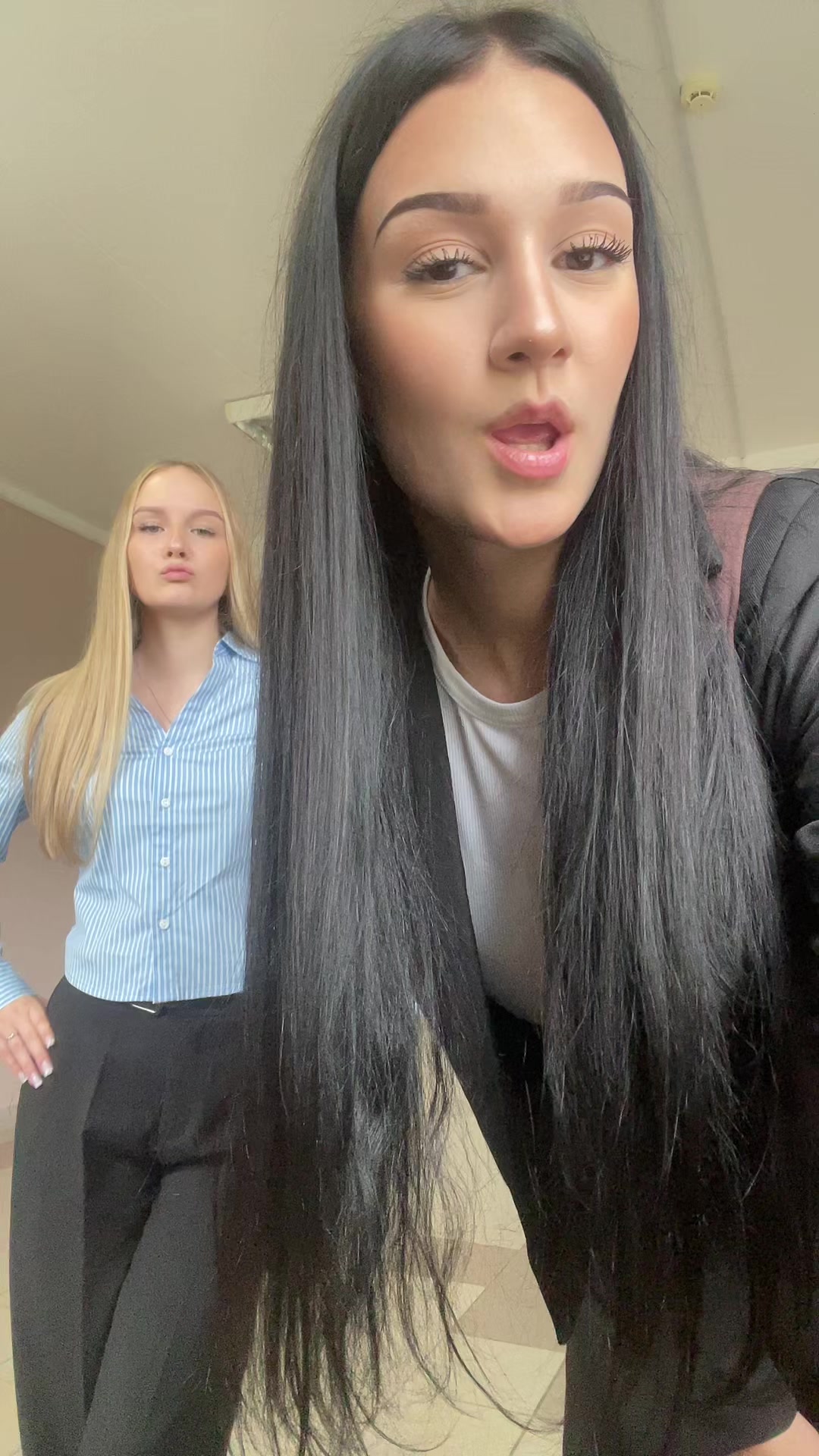 @брюнетка