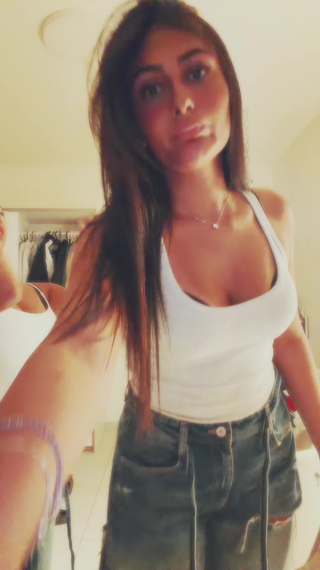 @Leahshamai
