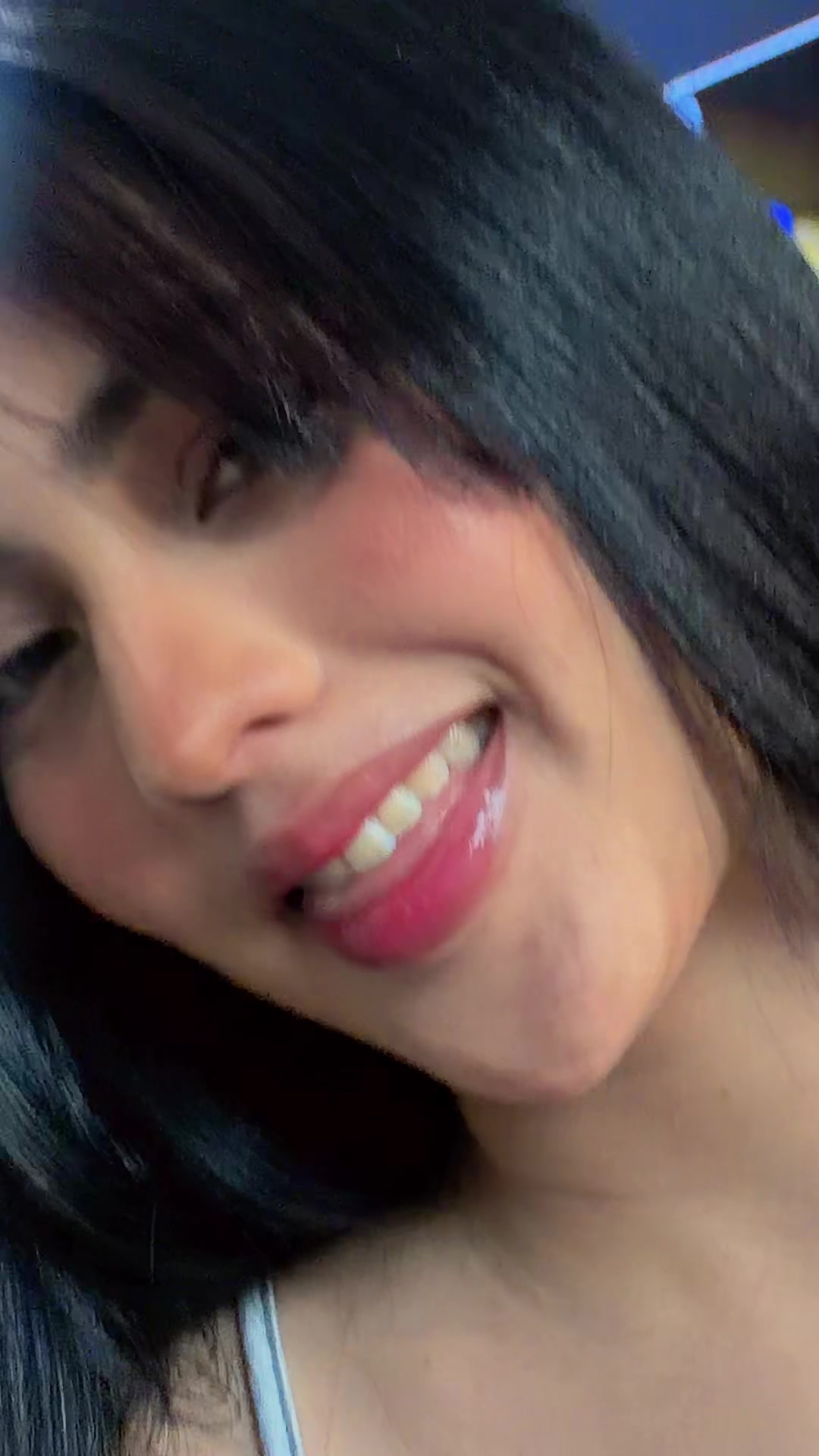 @Adrii✨