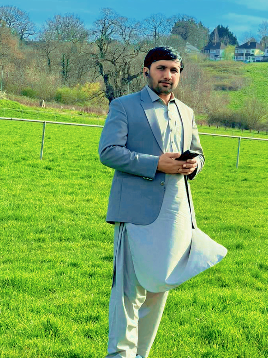 @NAVEED KHAN 🇬🇧🇬🇧🇬🇧
