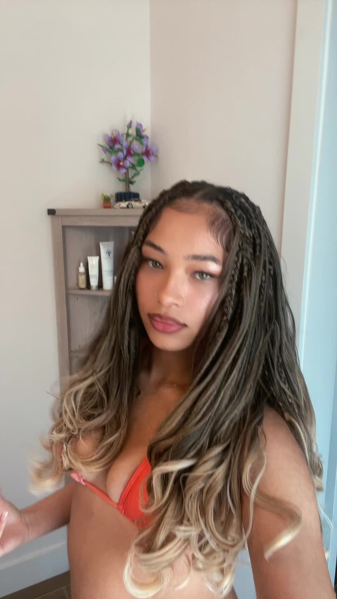 @Ari 🧃