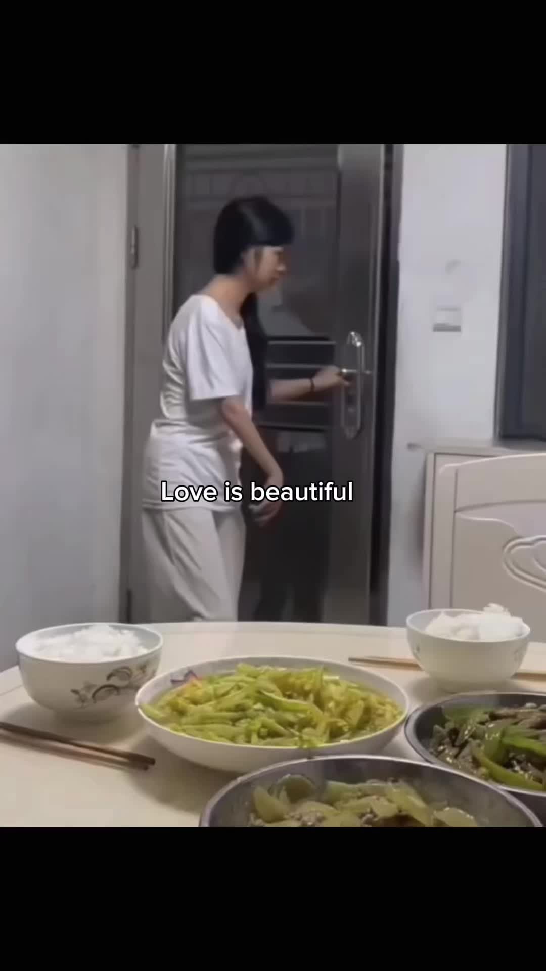 @ツ