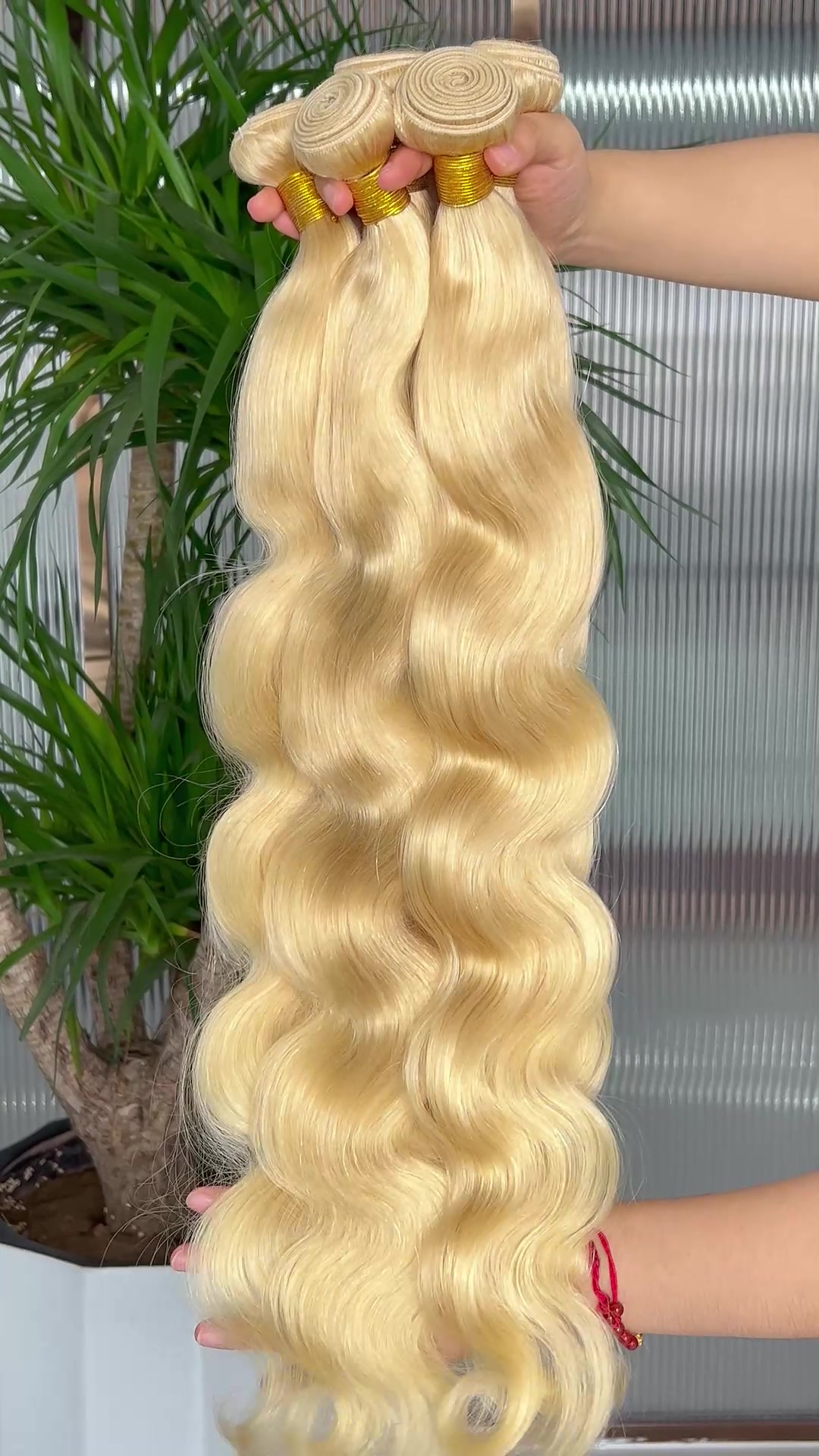 @uwigs hair