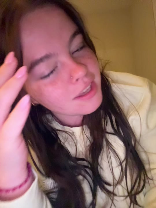 @lilyyyrrosee