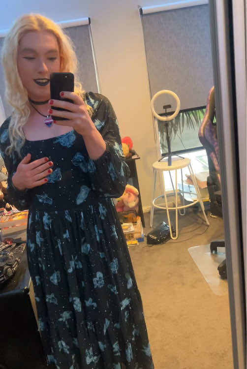 @Foxy_femboy