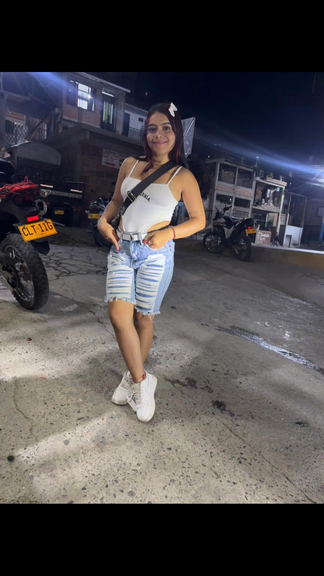 @Jessica🖤.!