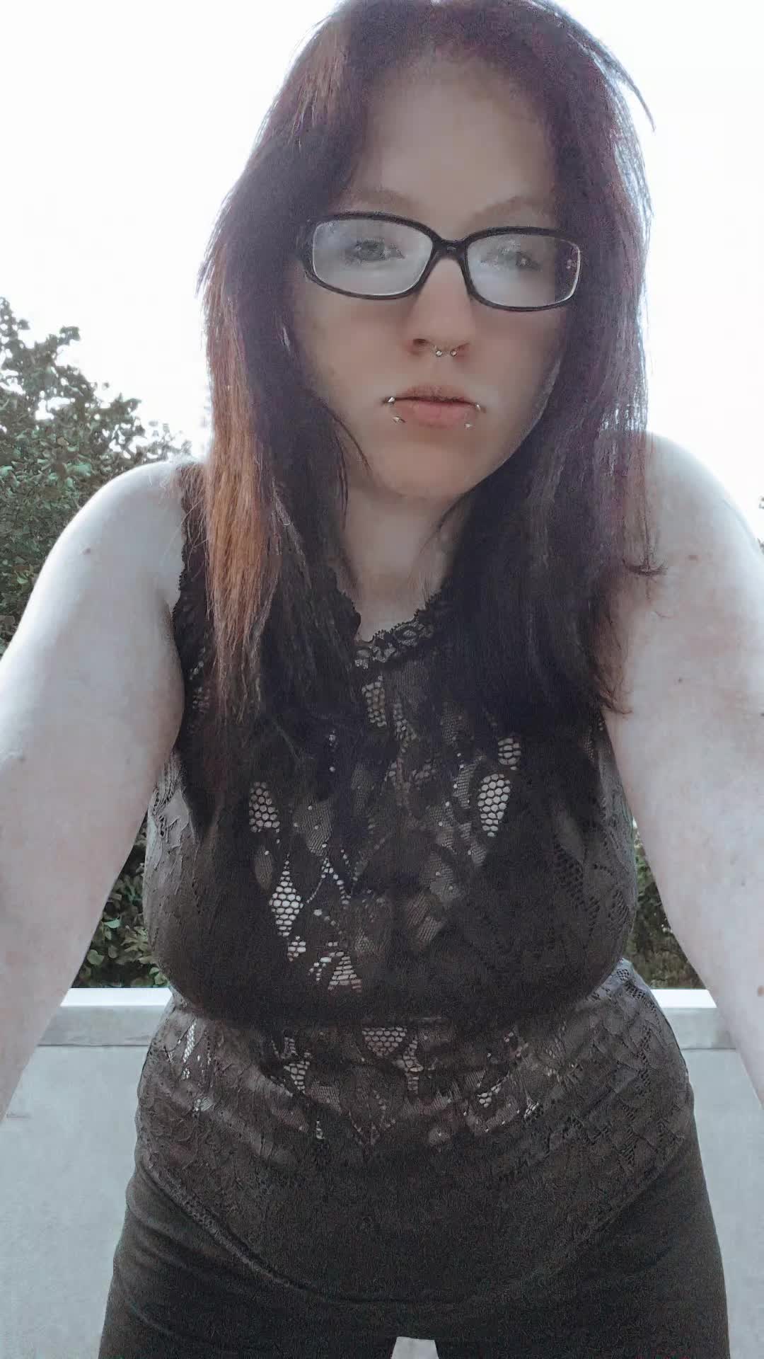 @Bella