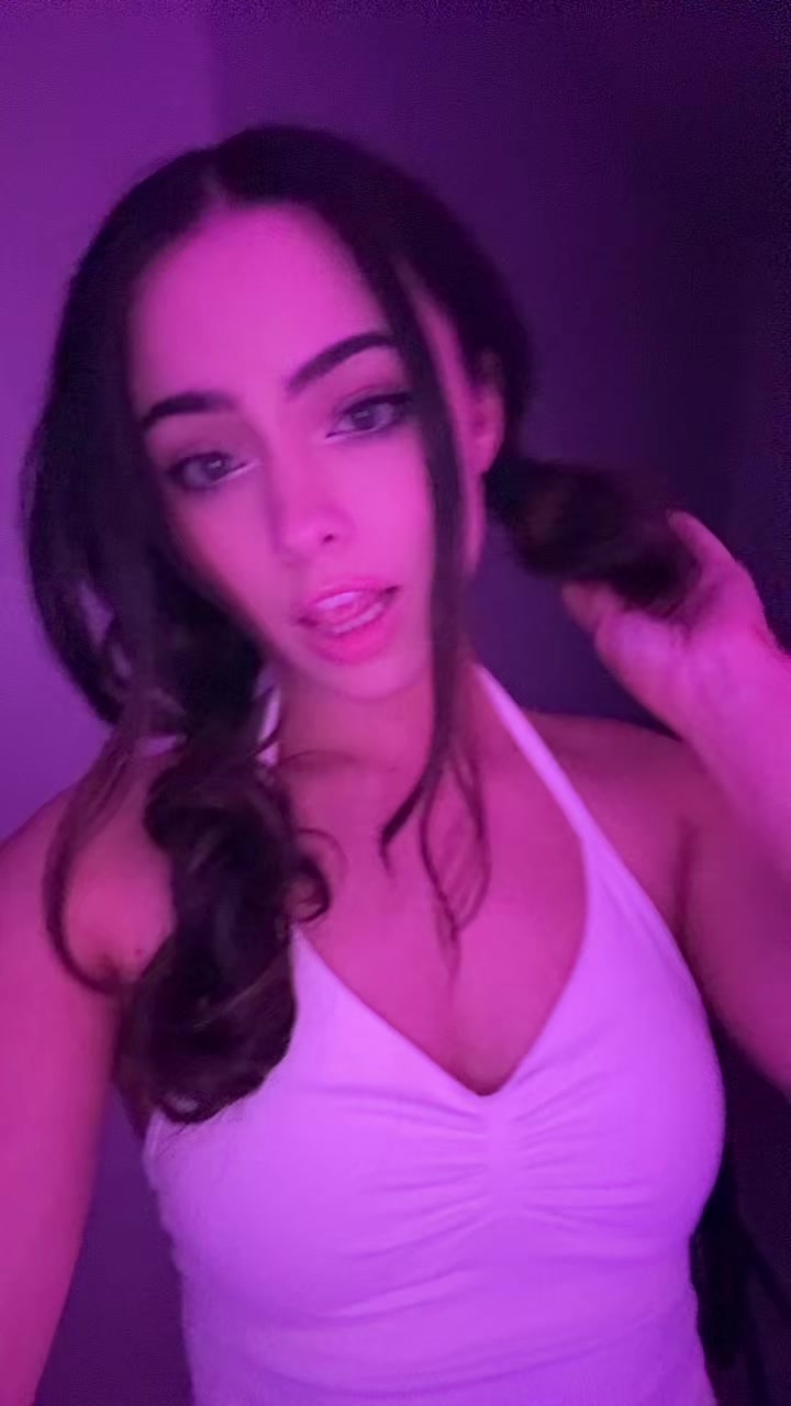 @itszoeyiso