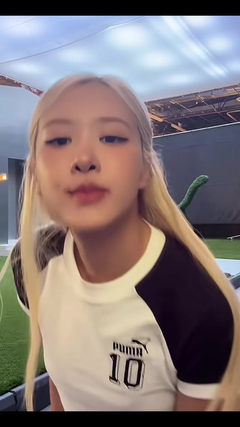 @JUST A GIRL WHO LOVES KPOP🖤💝