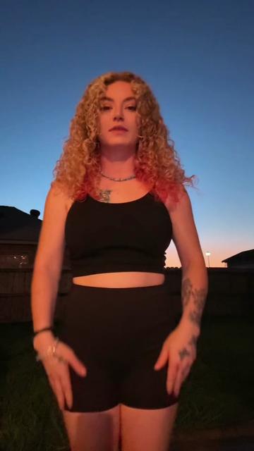 @curliefries_