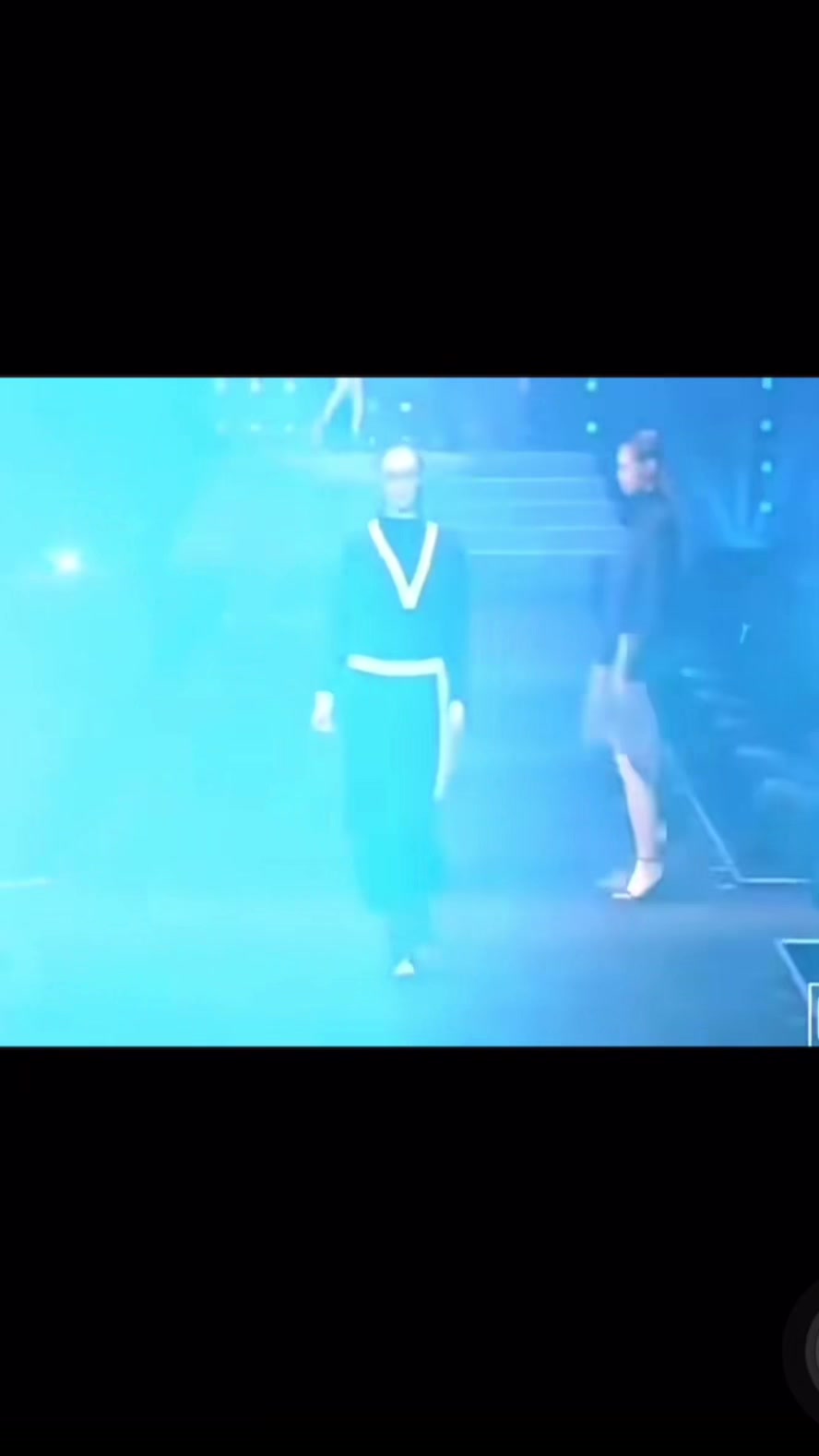 @2ne1