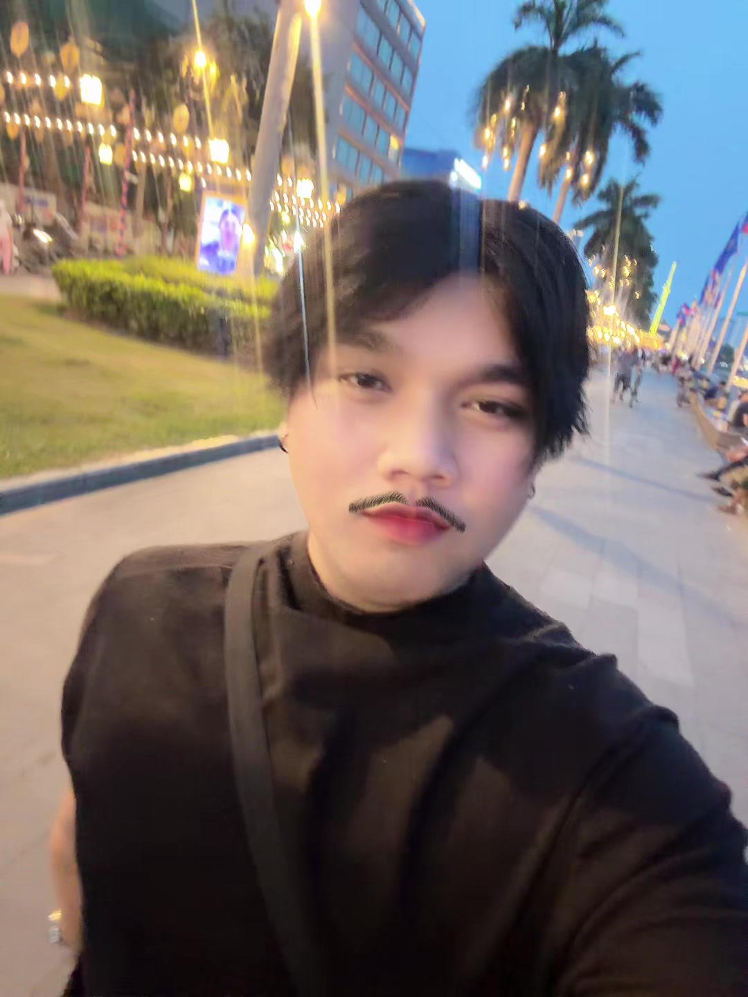 @លី ហ៊ួរ 🏳️🌈