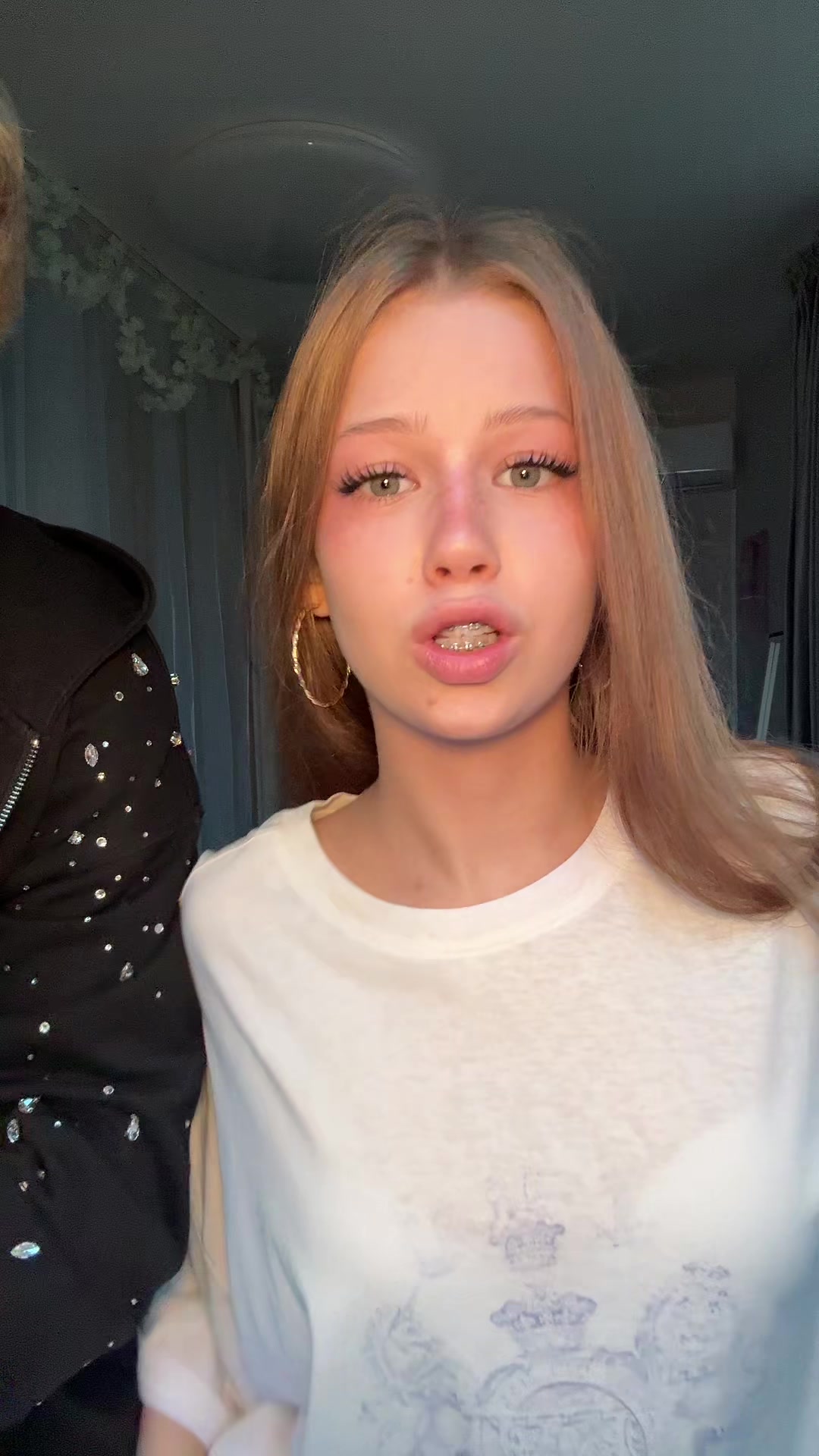 @HOLLIKLIN