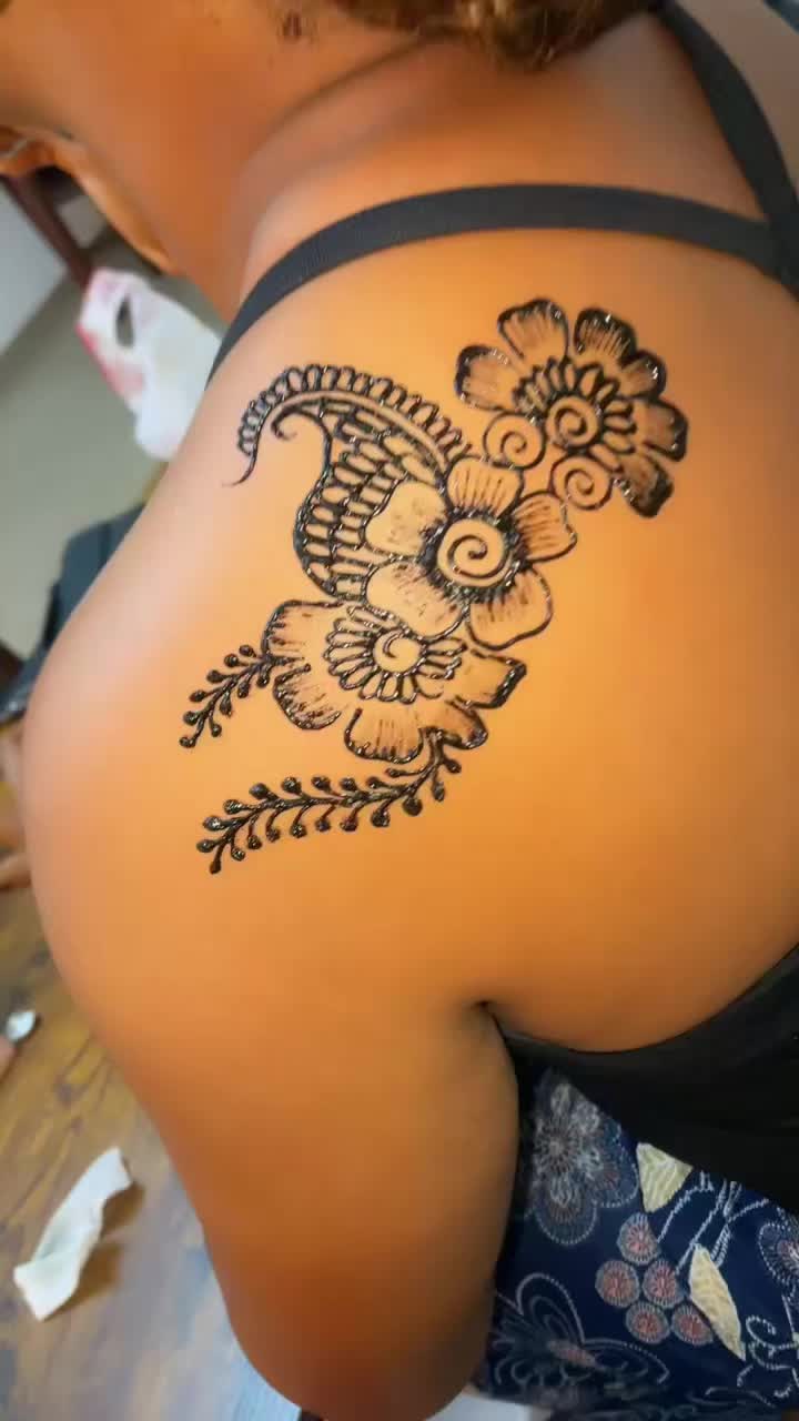 @Raheenahs.Henna