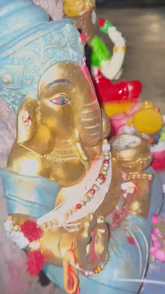 @राधा आचार्य