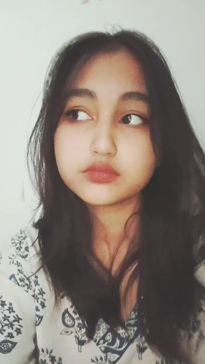 @YANA GURUNG👅