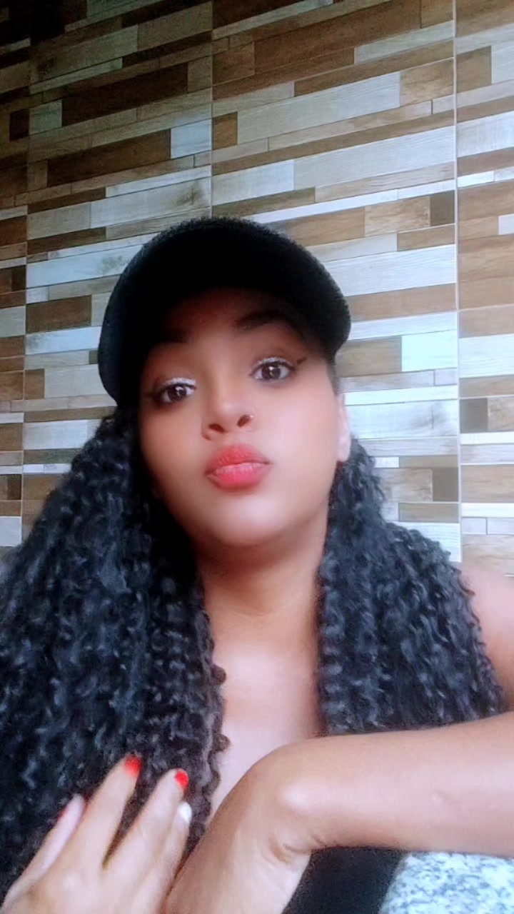 @Lucy a guria do short sexy