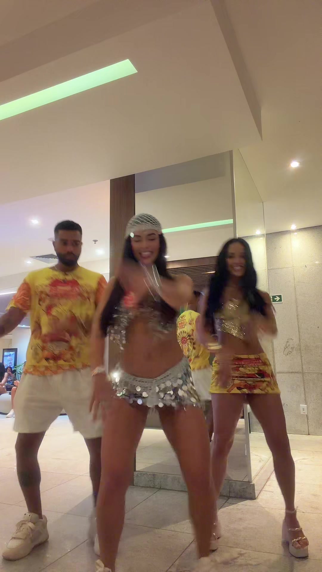 @LARISSA SANTOS