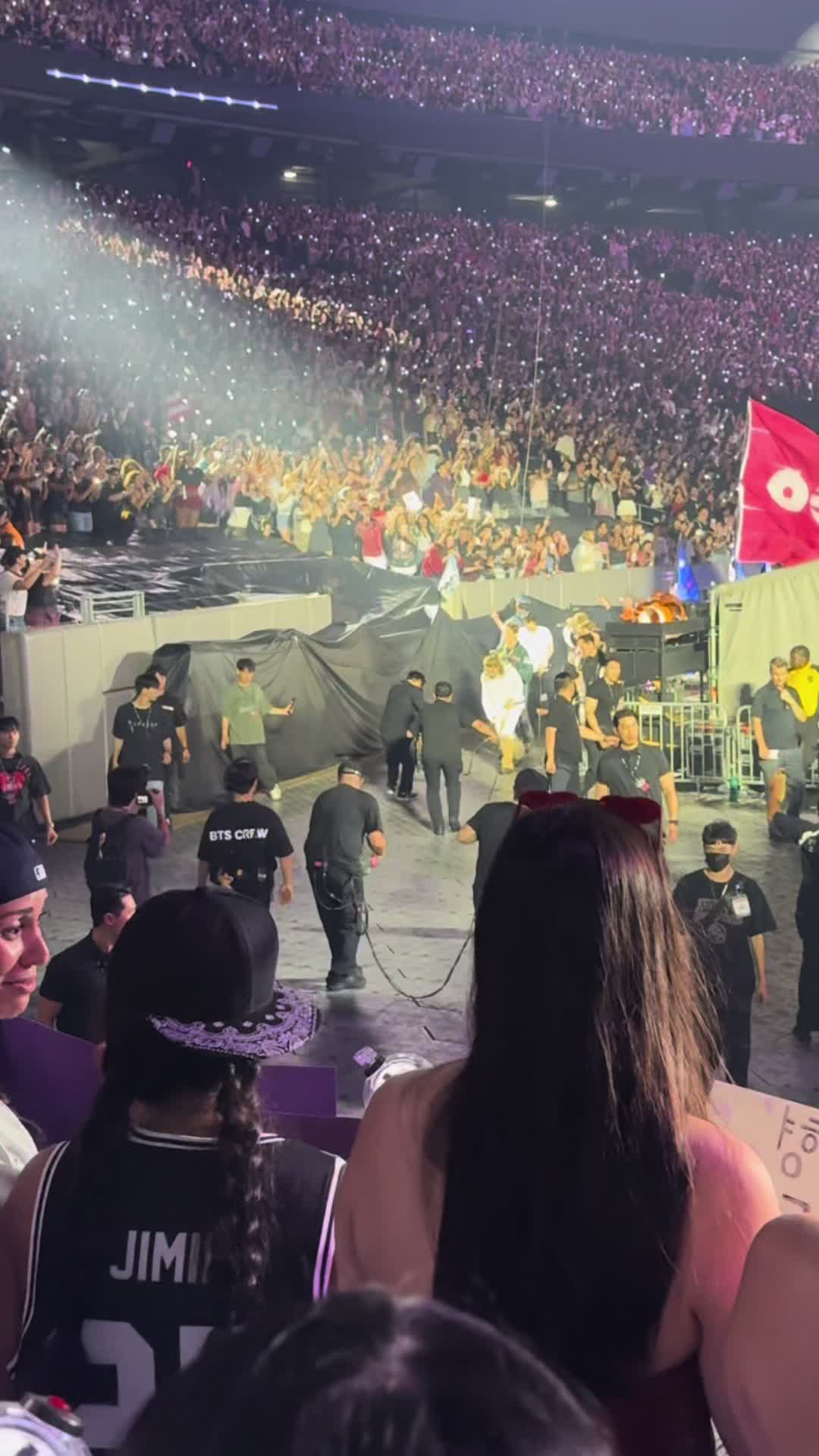 @moonchild⁷ i hi5 Jin😭💜