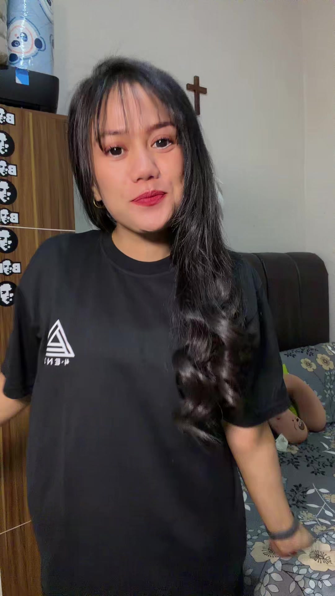 @𝐀𝐩𝐫𝐢 𝐒𝐢𝐡𝐨𝐦𝐛𝐢𝐧𝐠
