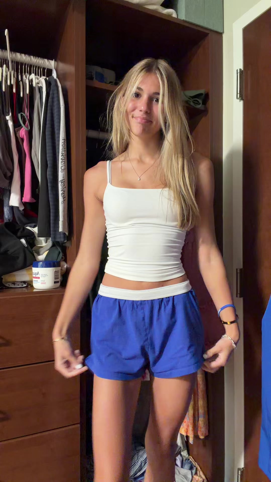 @😻