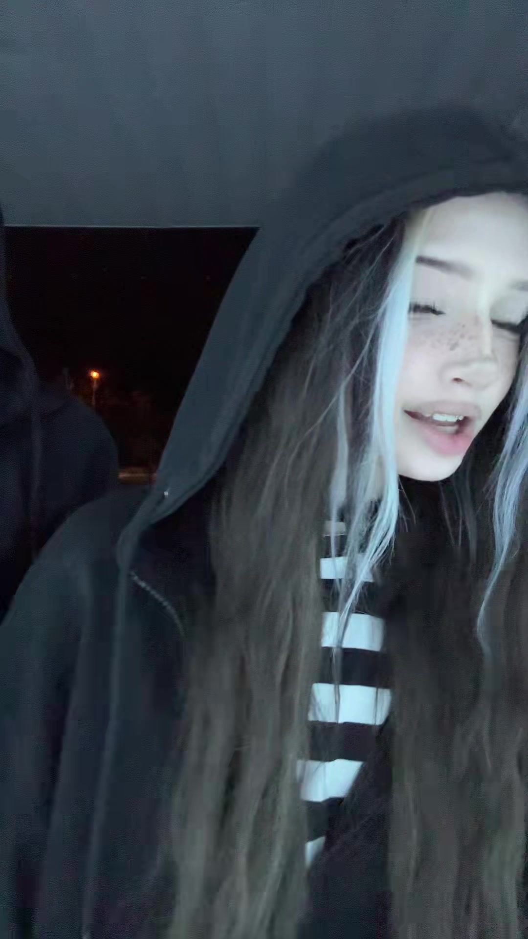 @Пчела