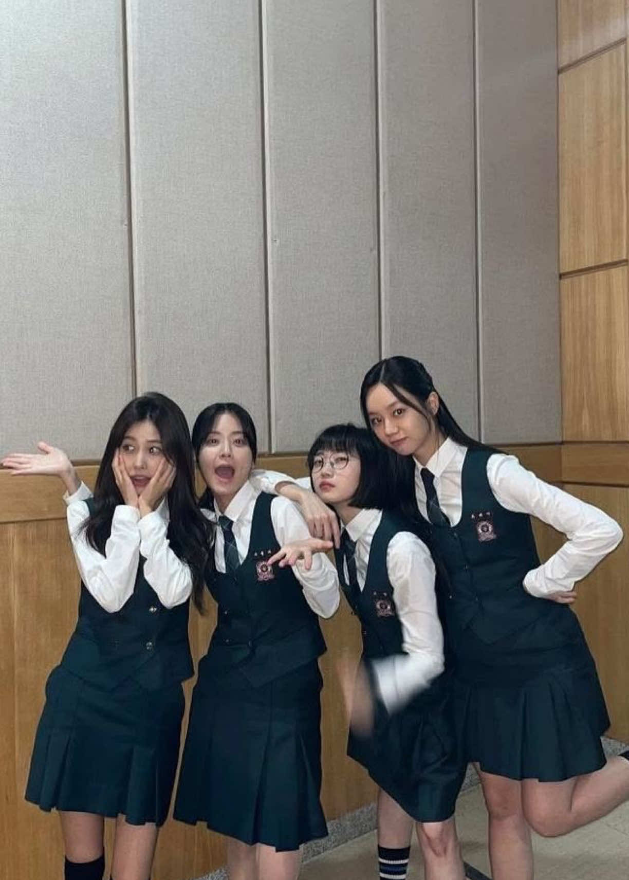 @۶ৎ 🦢🤍 𝐁𝐞𝐨𝐦𝐬𝐞𝐨𝐤 🩶🦢