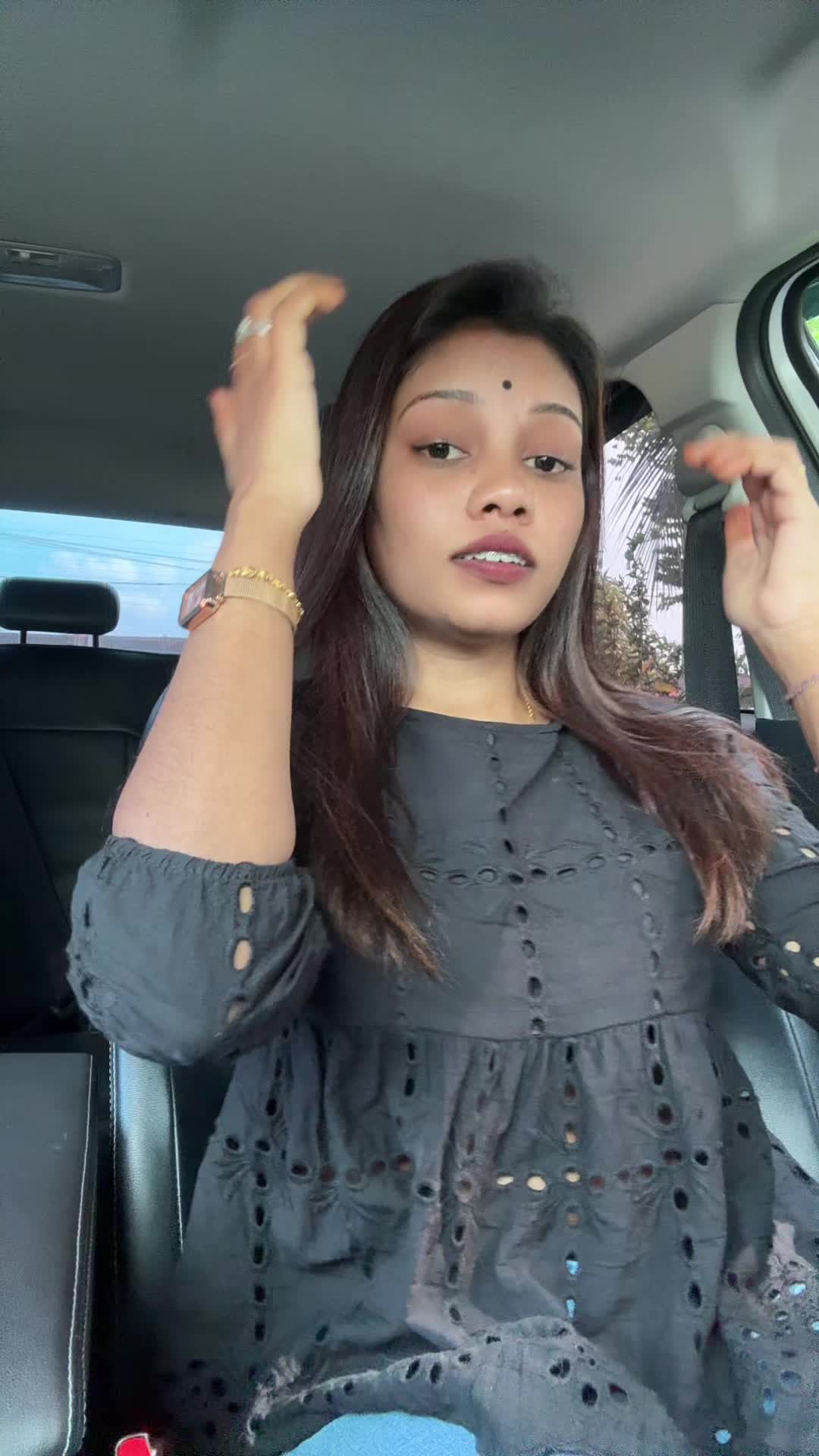 @PRIYA🧚🏻&zwj;♀️