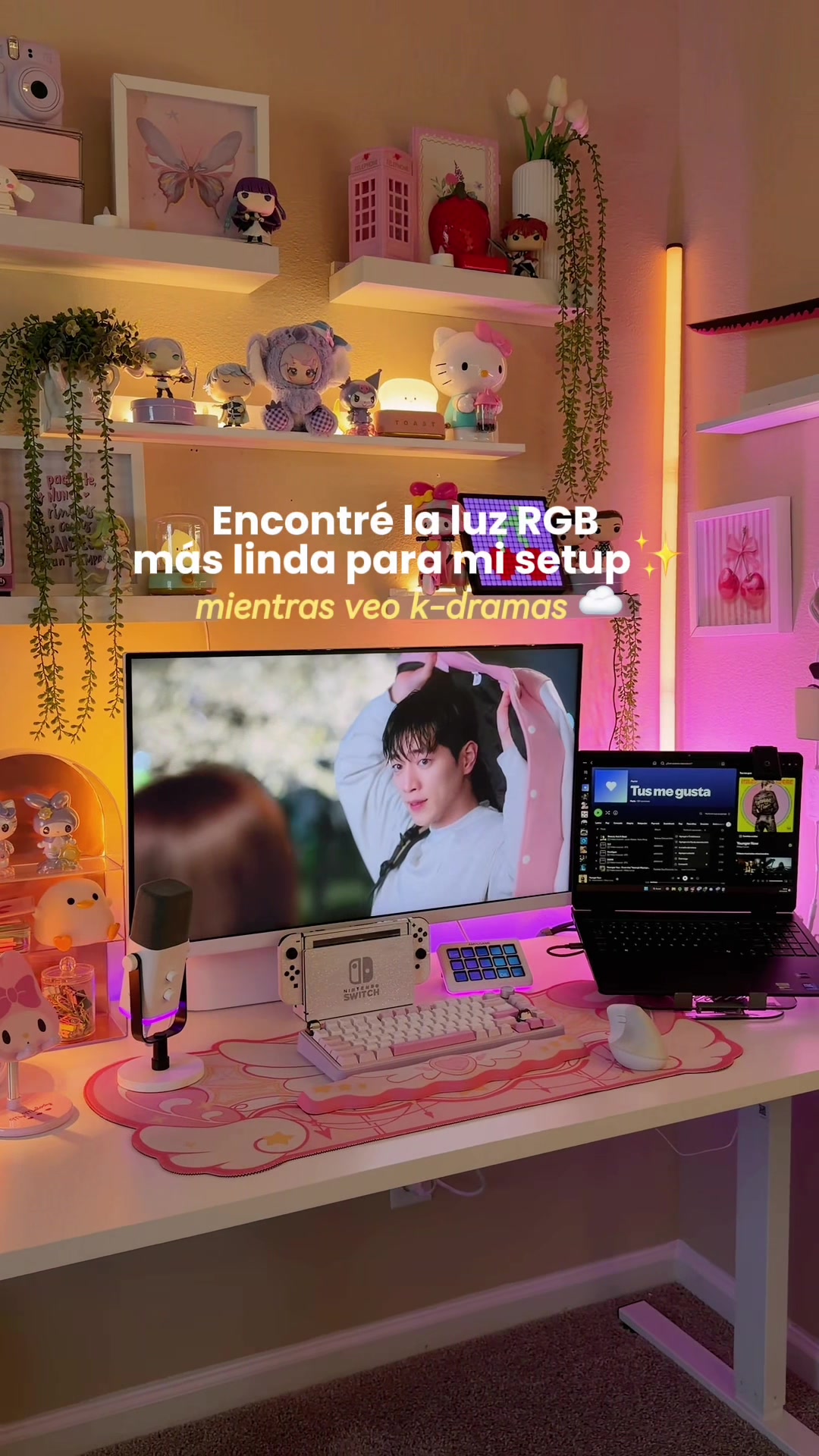 @Paola | Cozy Desk Setup